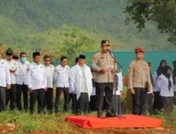 HUT RI Ke-80, Kapolres Buton Ajak Masyarakat Kibarkan Merah Putih