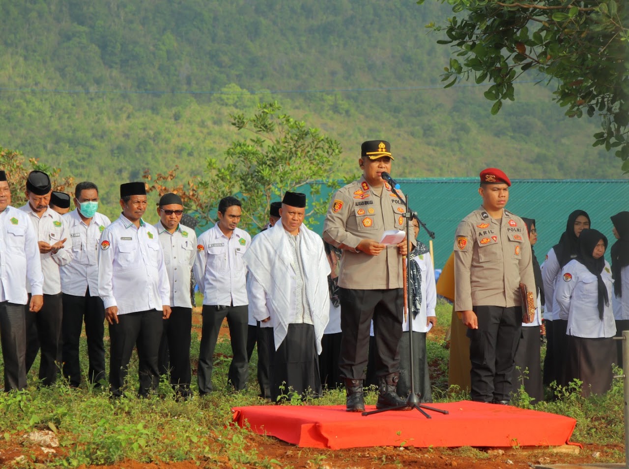 HUT RI Ke-80, Kapolres Buton Ajak Masyarakat Kibarkan Merah Putih