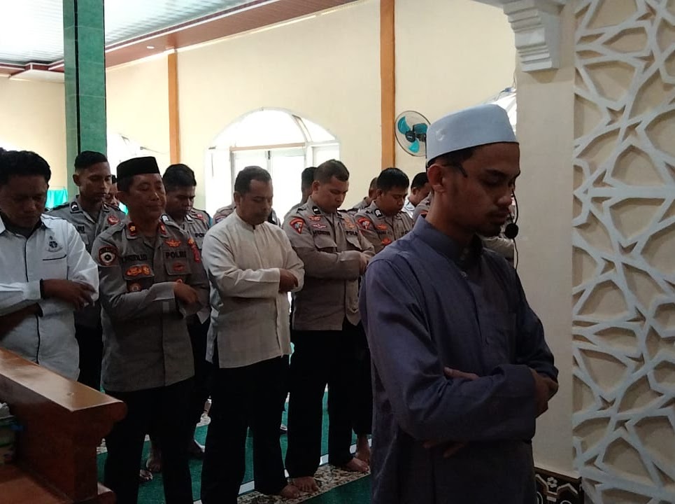 Polres Buton Gelar Shalat Gaib untuk Almarhum Affan Kurniawan