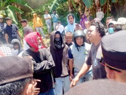 Diduga Melebihi Beban Muat, Puluhan Truk Pengangkut Aspal Ditahan Pendemo