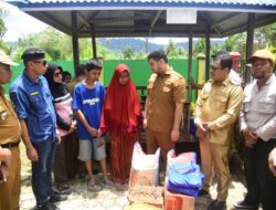 Pemda Berikan Batuan kepada Korban Kebakaran di Lawele