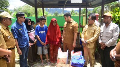 Pemda Berikan Batuan kepada Korban Kebakaran di Lawele