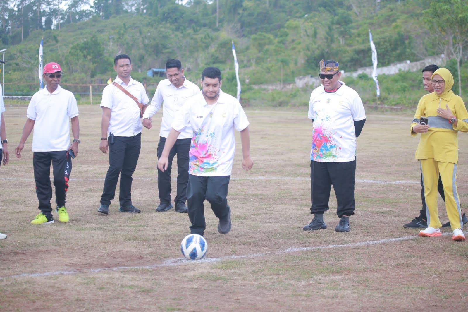 Bupati Alvin Buka Turnamen Bola Bupati Alvin Buka Turnamen Bola