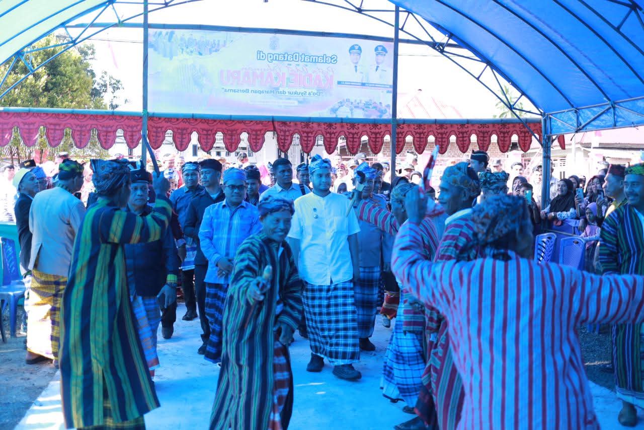 Hadiri Pesta Adat Kamaru, Bupati :"Cermin Budaya Buton" Hadiri Pesta Adat Kamaru, Bupati :"Cermin Budaya Buton"