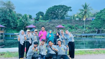 KKN UM Buton Bersama Pemdes dan PKK Desa Banabungi Tanam Palem di Areal Wisata