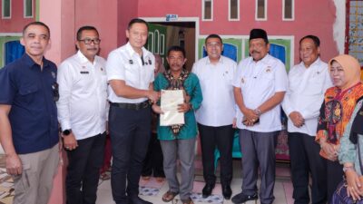 Wamen ATR/BPN bersama Menko AHY Serahkan Sertipikat di Bengkulu