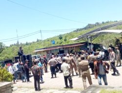 Pemkab Buton Digeruduk 2 Aksi Demo Pro Kontra Bupati