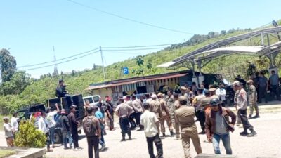 Pemkab Buton Digeruduk 2 Aksi Demo Pro Kontra Bupati