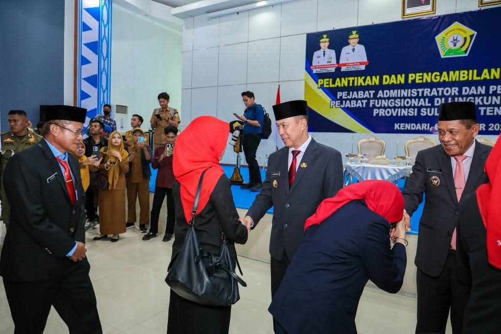 Lantik Pejabat, Gubernur Sultra Tekankan Integritas dan Kreativitas Lantik Pejabat, Gubernur Sultra Tekankan Integritas dan Kreativitas