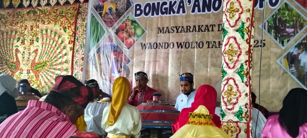 Bupati Buton Hadiri Pesta Adat di Kapuntori