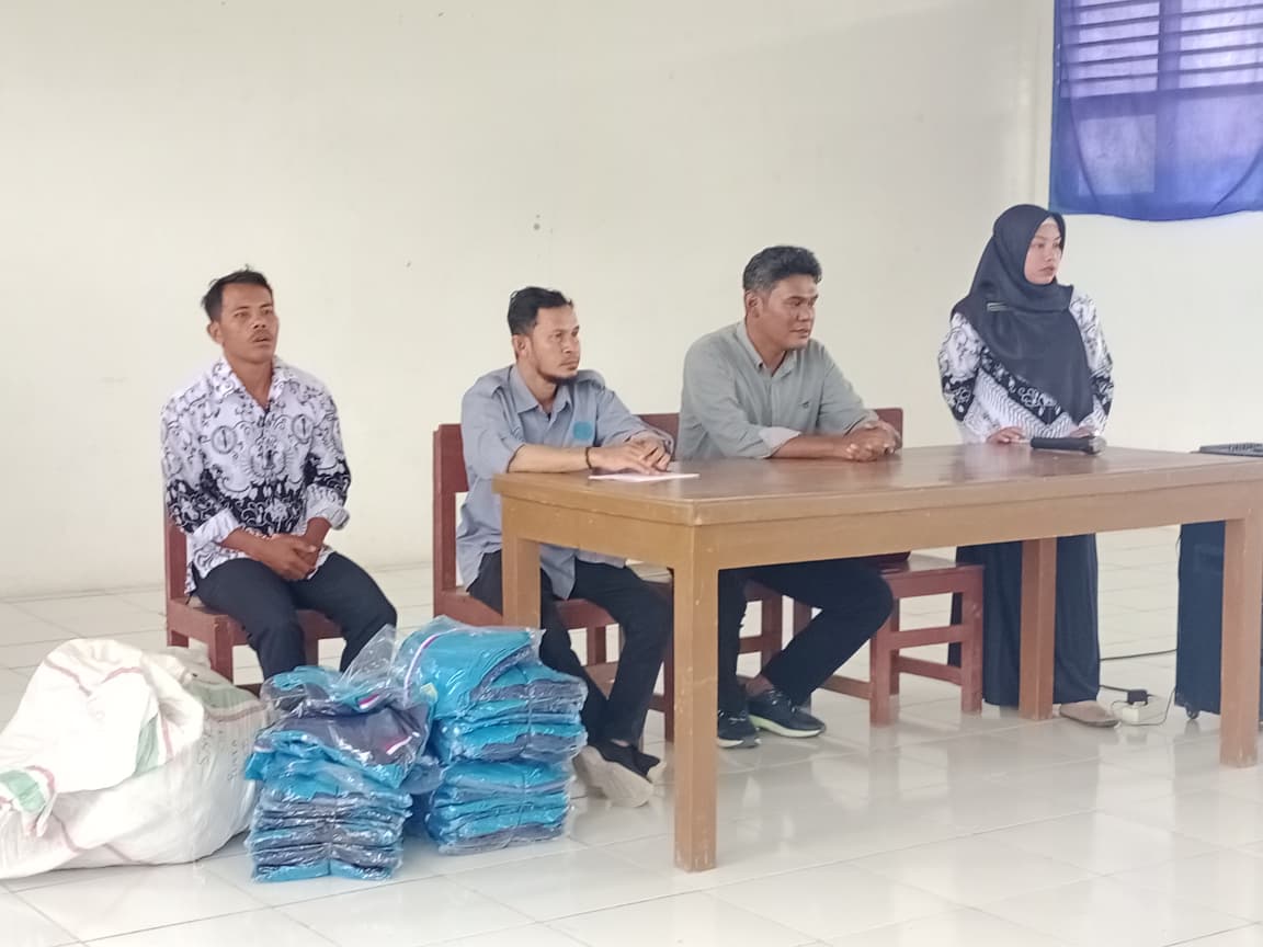 Gubernur Sultra Serahkan Bantuan Pendidikan pada Ribuan Siswa, Warga : "Terimakasih Gubernur"