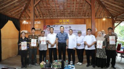 Dampingi Menko AHY Serahkan Sertipikat di Gunungkidul, Wamen Ossy: Ini Wujud Nyata Kolaborasi