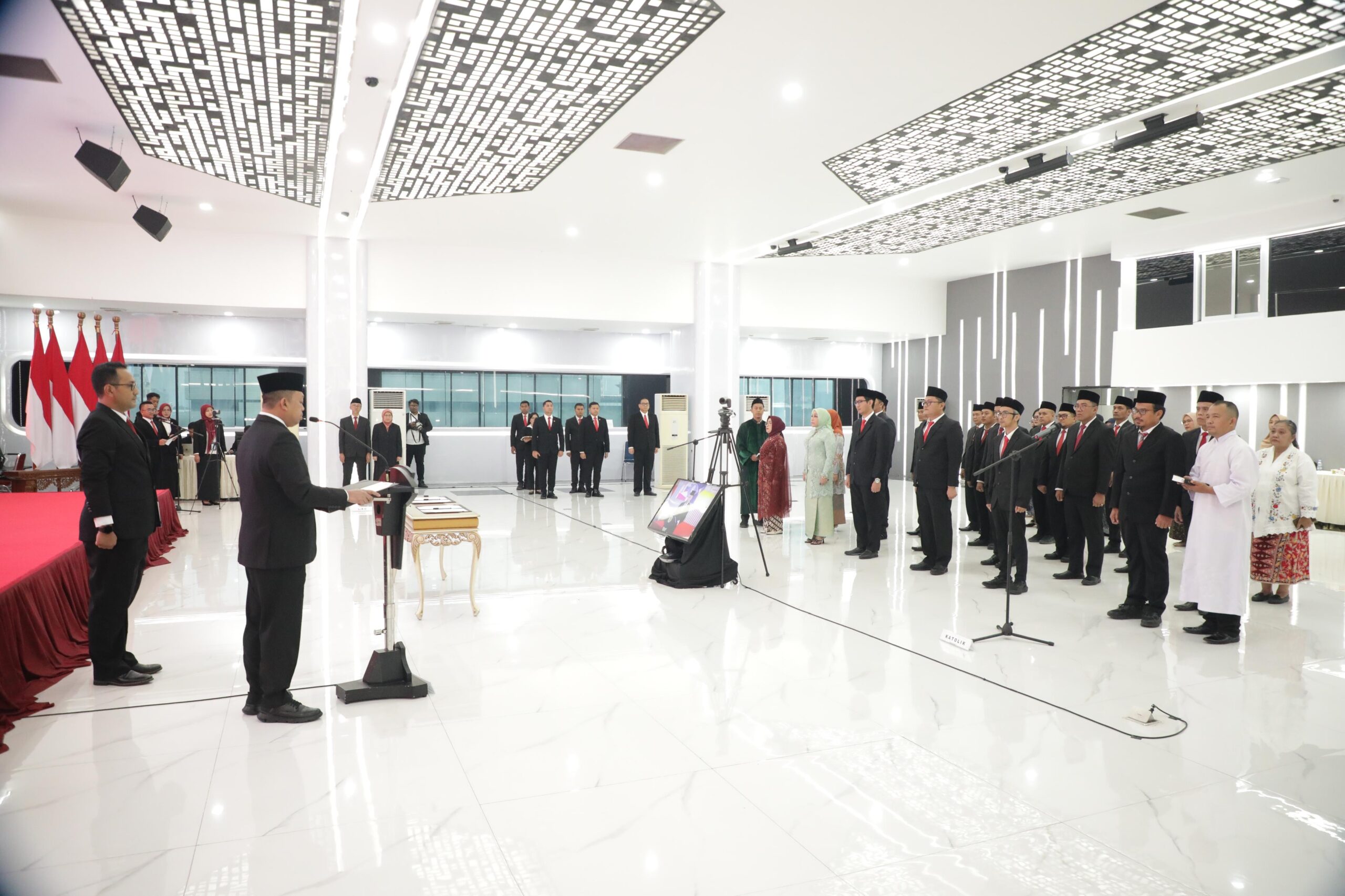 Mentri Nusron Lantik 804 Pejabat