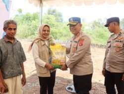 Polres Buton Salurkan Bantuan Beras SPHP Kepada Masyarakat dan Mahasiswa KKN