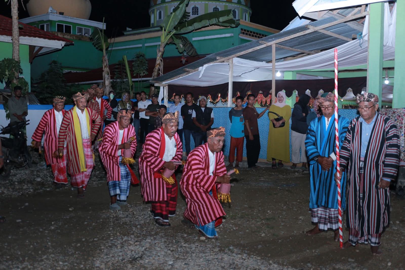 Bupati Hadiri Malam Puncak Pesta Adat Pikoelaliwu Pasarwajo-Takimpo