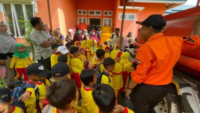 Siswa TK Khoiru Umma Lakukan Kunjungan Wisata Edukasi di Kantor BPBD