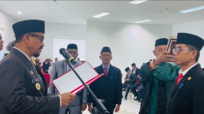 Polemik Pelantikan Pj Sekda Buteng, Bupati Azhari Angkat Bicara Lewat Sosmed Polemik Pelantikan Pj Sekda Buteng, Bupati Azhari Angkat Bicara Lewat Sosmed
