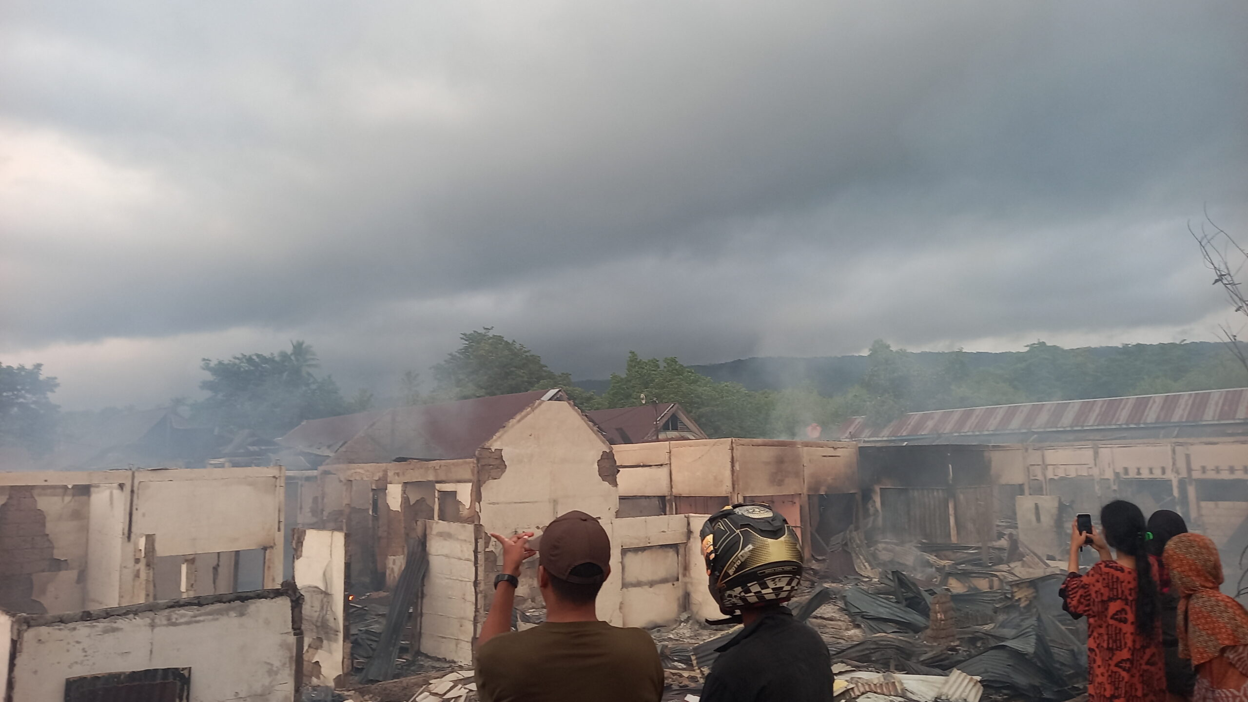 Aktivitas Pasar Kaloko Buton Lumpuh Pasca Kebakaran