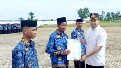 Bupati Buton Serahkan 1.450 SK PPPK Paruh Waktu