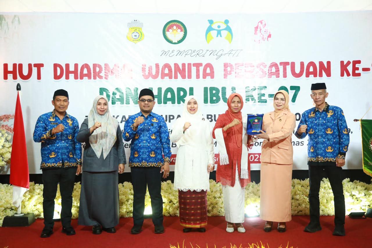 Pemkab Buton Peringati HUT Dharma Wanita Persatuan ke-26 dan Hari Ibu ke-97