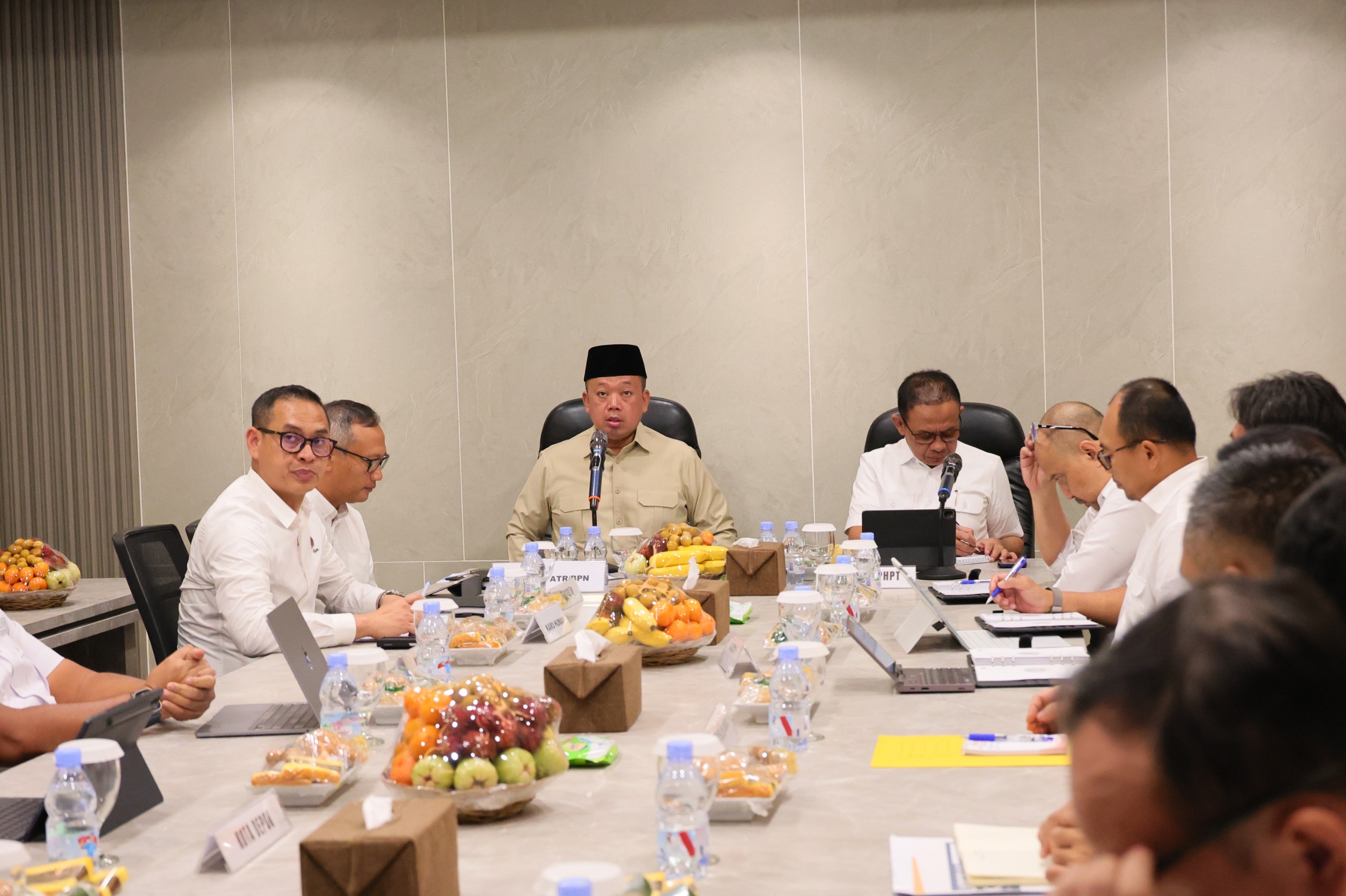 Menteri Nusron Minta Jajaran Selesaikan Berkas Layannn Pertanahan Secara Terukur