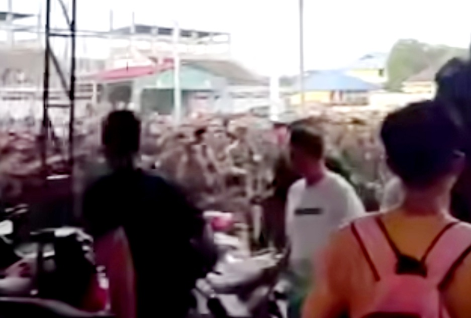 TNI Vs Brimob Bentrok saat Main Bola