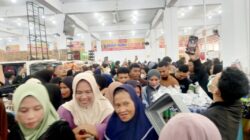 Baru Dibuka Dosimart Diserbu Pengunjung yang ingin Berbelanja Serba Rp 35 Ribu