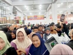 Baru Dibuka Dosimart Diserbu Pengunjung yang ingin Berbelanja Serba Rp 35 Ribu