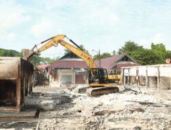 Pasca Kebakaran, Pasar Kaloko Mulai Dibersihkan