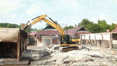 Pasca Kebakaran, Pasar Kaloko Mulai Dibersihkan