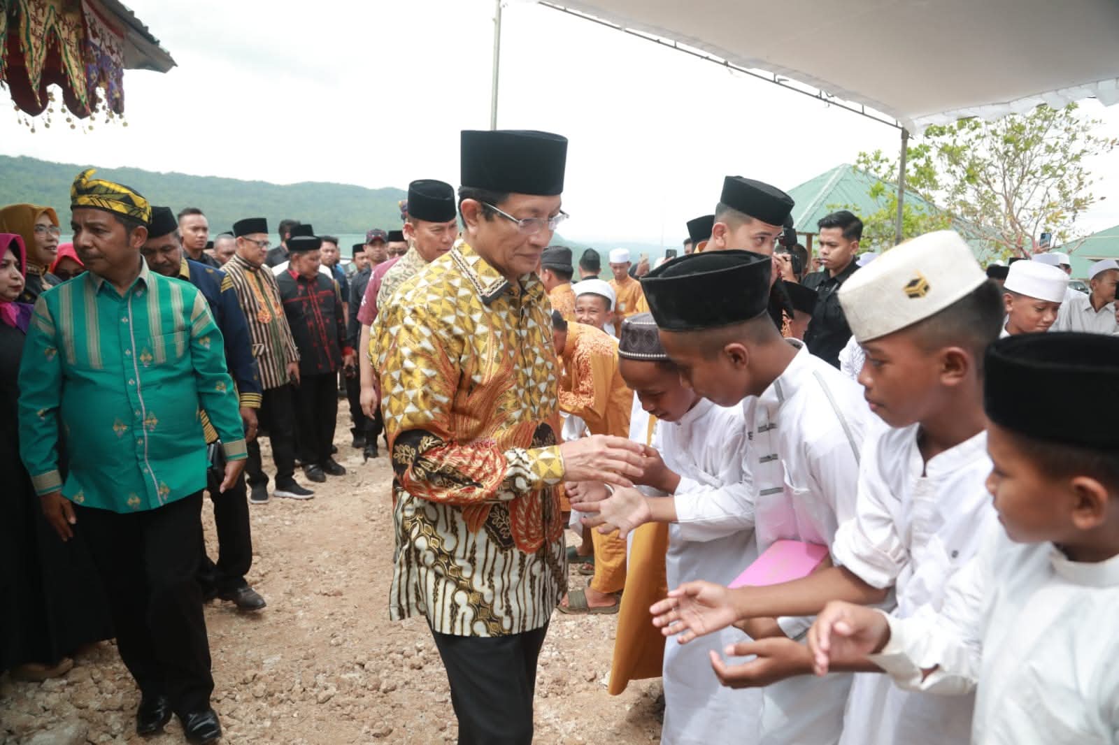 Mentri Agama RI Kunjungi Pesantren Al Iklash Pasarwajo
