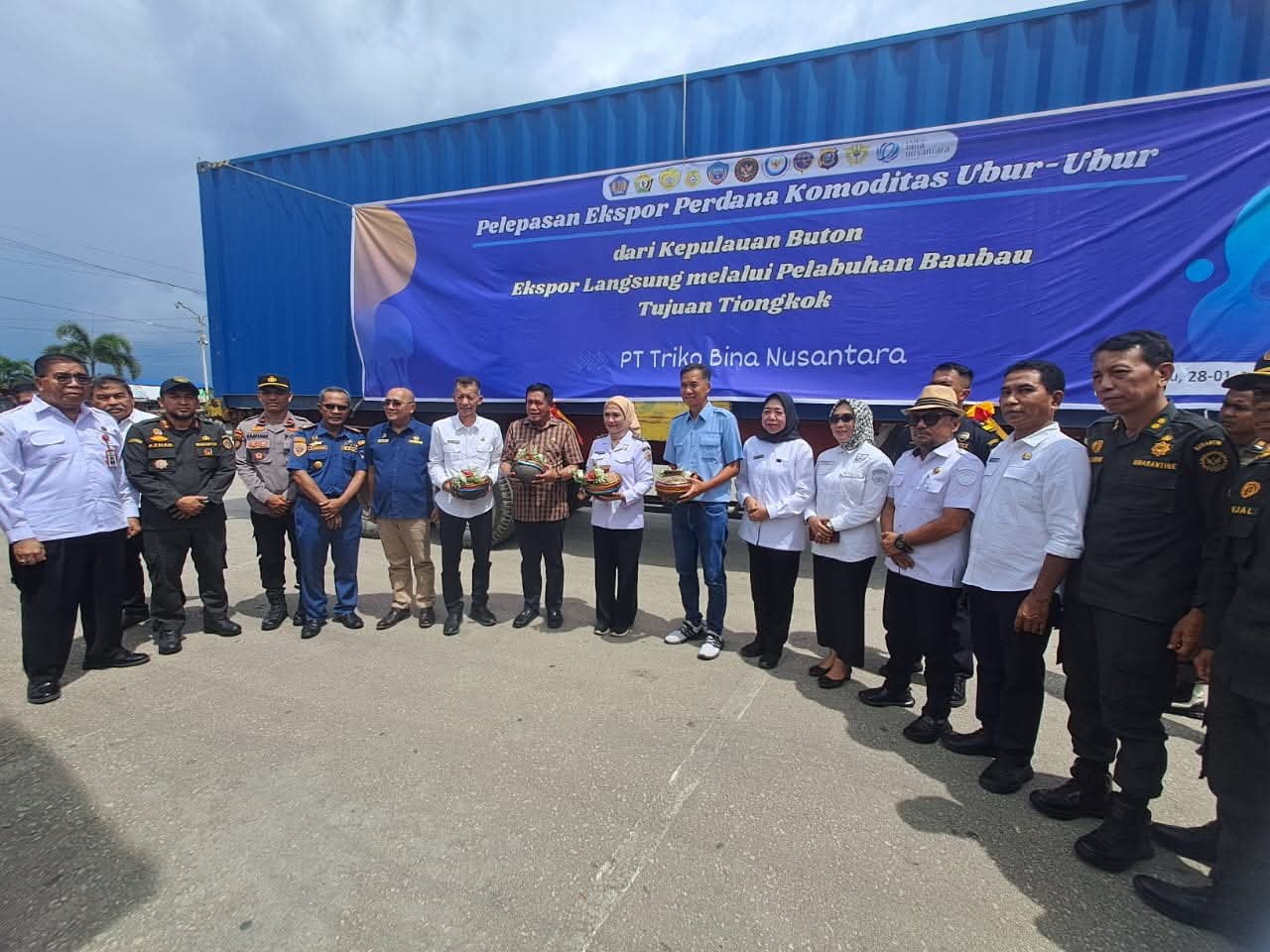 Ir. Hugua Lepas Ekspor Perdana Komoditas Ubur-ubur