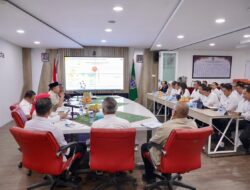 Beri Pembinaan, Menteri Nusron Ajak Jajaran Komitmen Tingkatkan Layanan Pertanahan