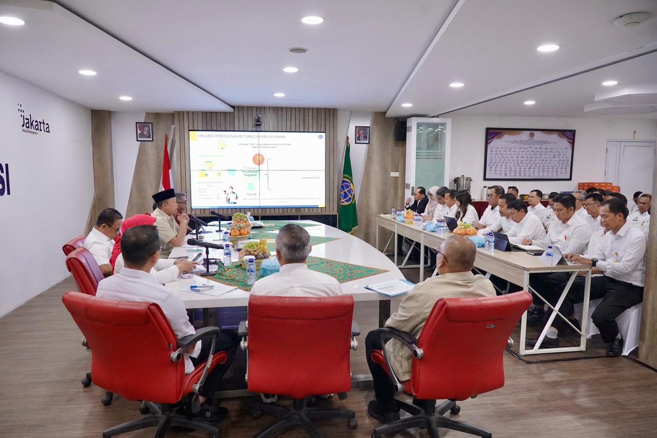 Beri Pembinaan, Menteri Nusron Ajak Jajaran Komitmen Tingkatkan Layanan Pertanahan