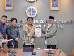Mentri ATR/BPN Serahkan Persub RTRW kepada Gubernur Sulawesi Utara