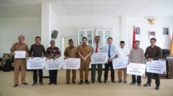 Bank Sultra Serahkan CSR kepada Pemda Buton