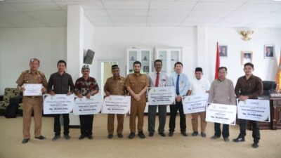 Bank Sultra Serahkan CSR kepada Pemda Buton