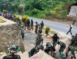 Yonif TP 823/Raja Wakaaka Bersama Warga Gelar karya bakti Bangun Masjid Al-Mujahirin