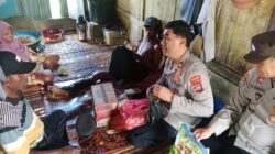 Peduli Korban Bencana Alam, Polsek Lapandewa Berikan Bantuan Sosial