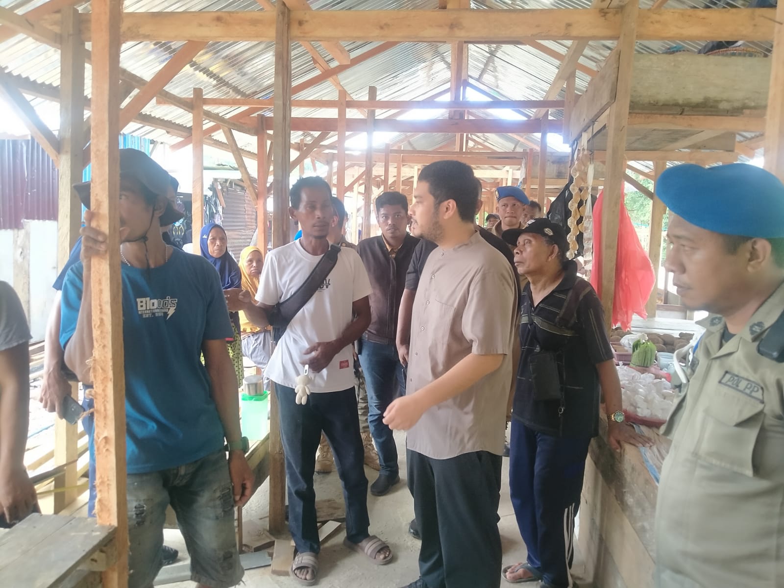 Bupati Buton Tinjau Jumat Bersih di Pasar Kaloko