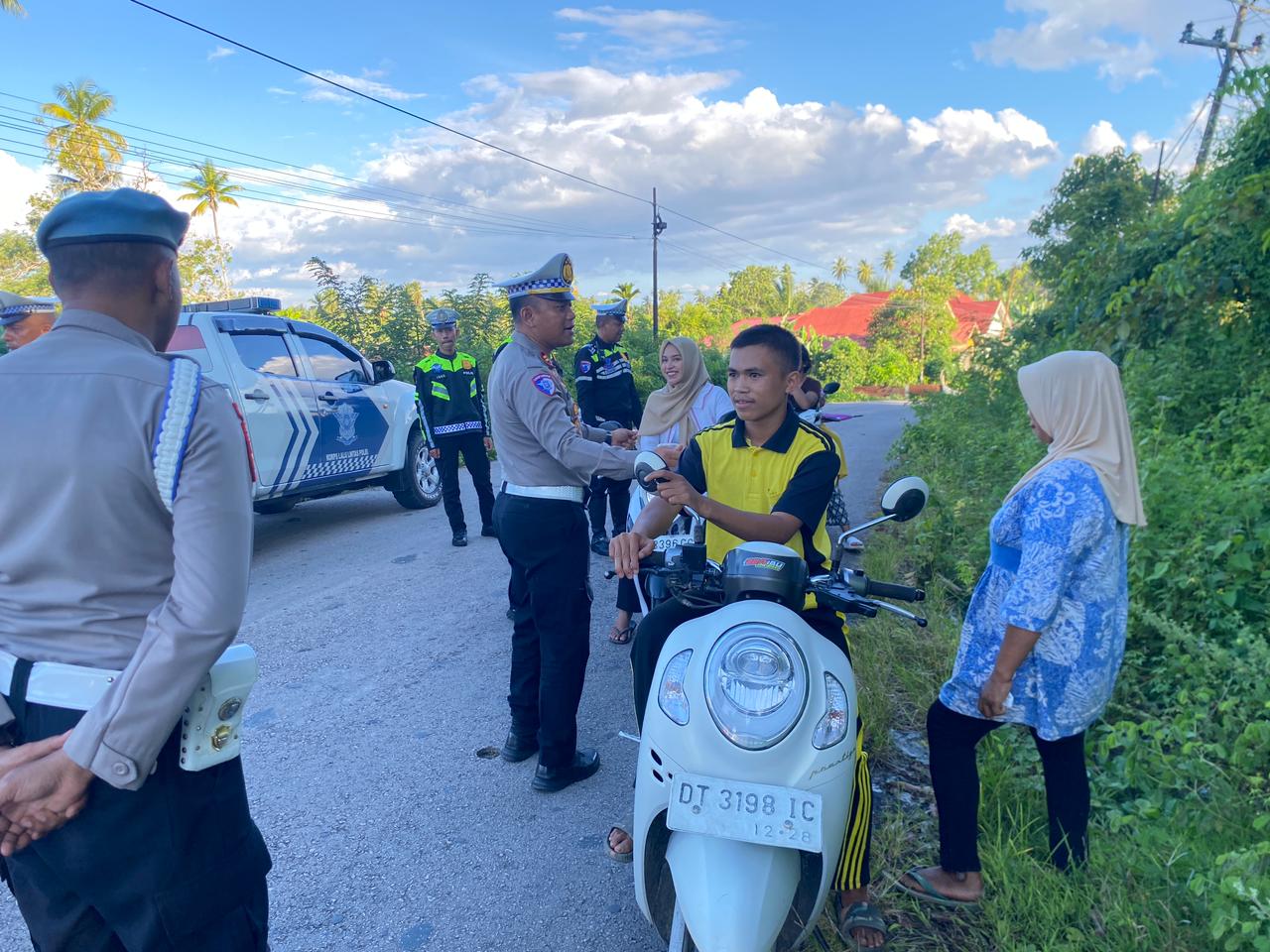 Lagi, Tidak Gunakan Helm Sat Lantas Beri Teguran