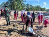 Polres Buton Bersama TNI dan Pelajar Gelar Aksi Bersih-Bersih Pantai