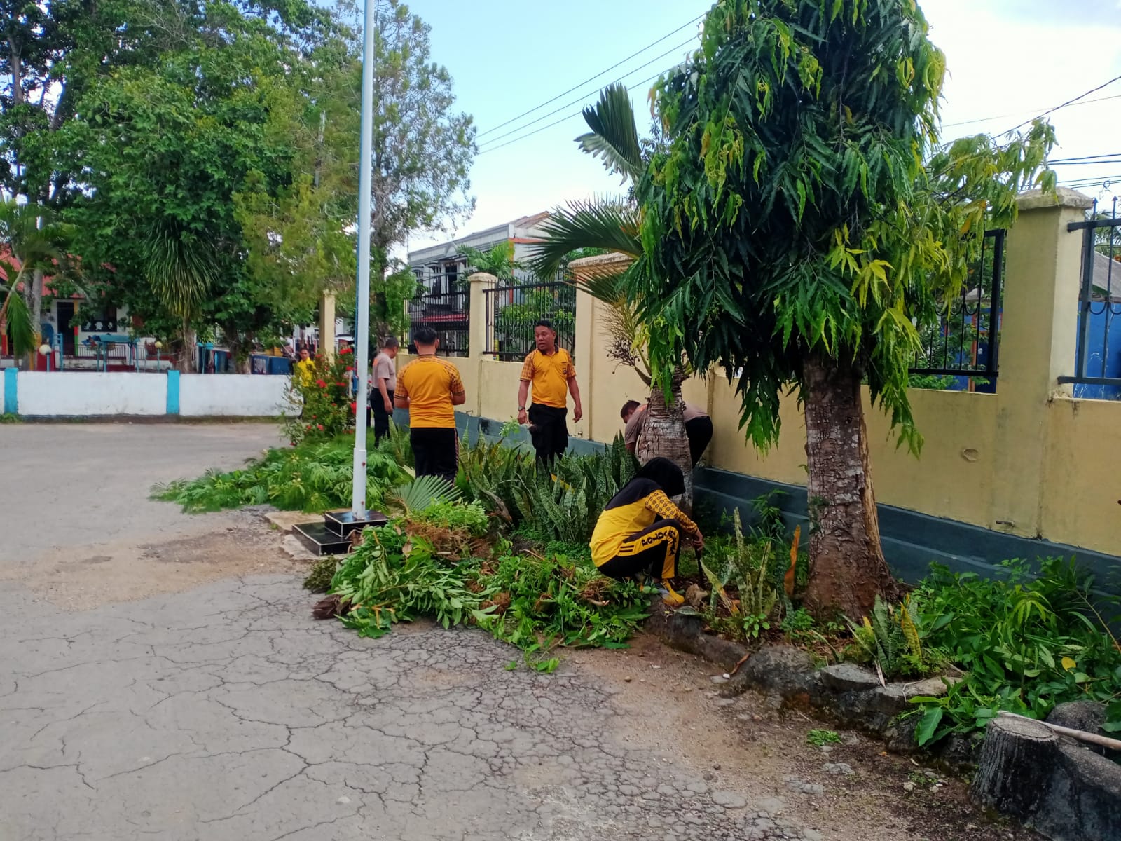 Tindak Lanjut Arahan Presiden RI, Polres Buton Laksanakan Kurve dan Gotong Royong Serentak