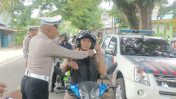 Operasi Keselamatan, Sat Lantas Edukasi Pengendara yang Tidak Menggunakan Helm