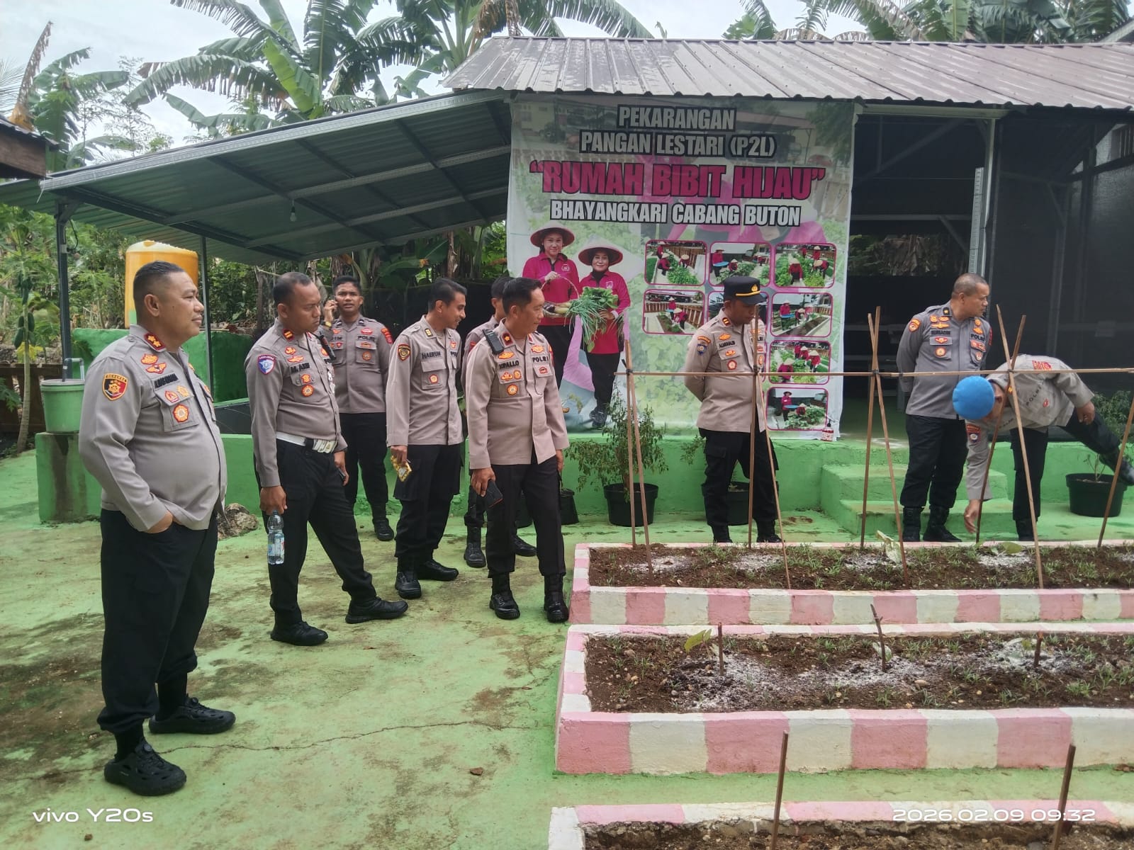 Dukung Program Ketahanan Pangan, Kapolres Buton Cek Tanaman di Pekarangan P2L Bhayangkari