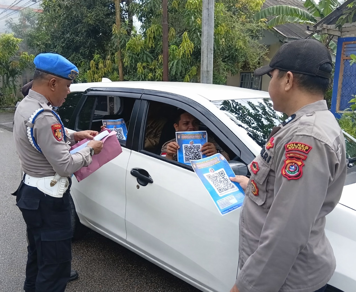 Polsek Pasarwajo Sosialisasi Pengaduan Online Propam Polri