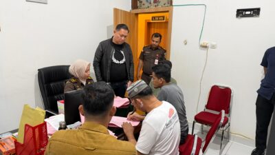 Selewengkan DD untuk Judol, Kaur Keuangan dan Kades Bwinapada Siompu Ditahan