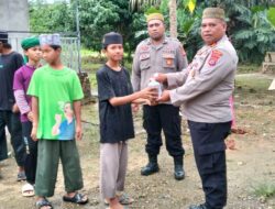 Jelang Berbuka Puasa Polsek Ambuau Indah Bersama Bhayangkari Bagi-Bagi Takjil