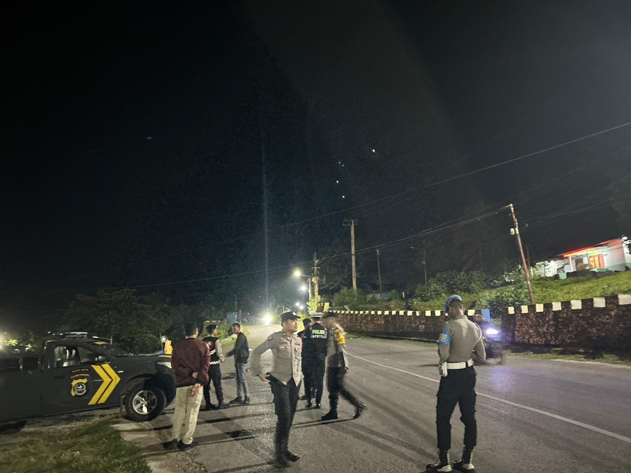 Sat Lantas Polres Buton Lakukan Pengaturan Lalu Lintas Saat tarawih Sat Lantas Polres Buton Lakukan Pengaturan Lalu Lintas Saat tarawih