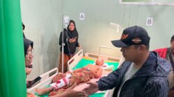 Wujud Kepedulian Polri, Kapolres Buton Berikan Tali Asih kepada Korban Kecelakaan